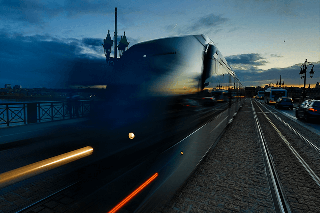 Cách quay phim bằng điện thoại sao cho đẹp và không bị rung