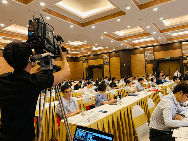 Kỹ thuật quay phim chụp ảnh phóng sự cưới và kỹ thuật quay phim hội nghị