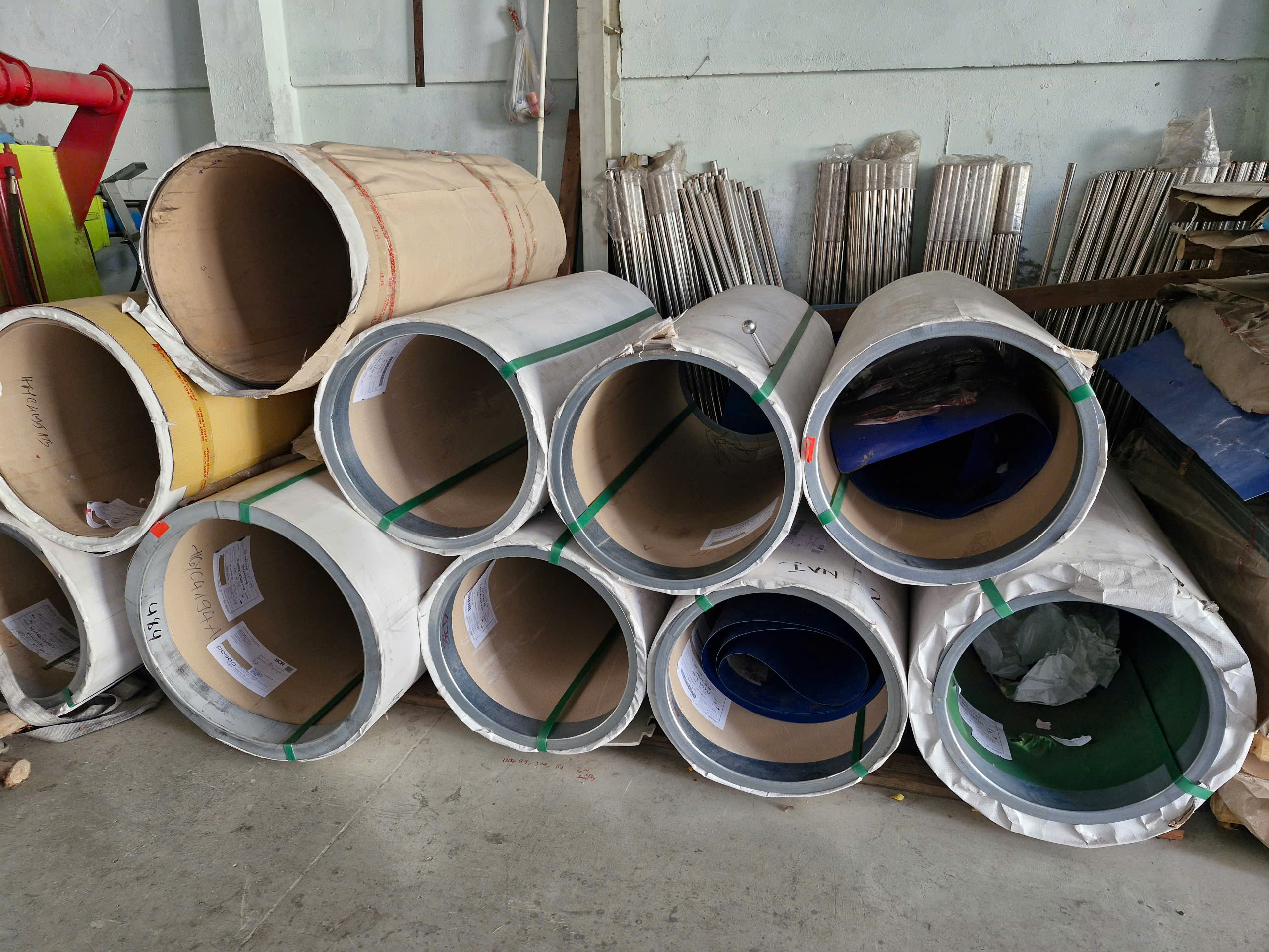 Những yếu tố ảnh hưởng đến giá inox 304 trên thị trường