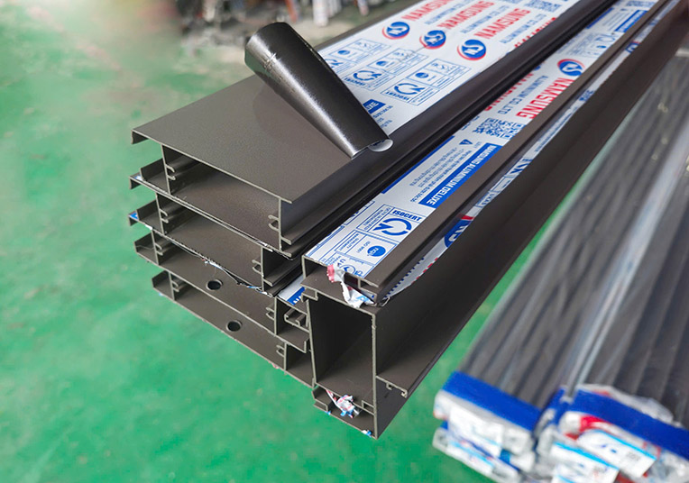 Chọn hướng cửa chính phong thủy theo tuổi, theo mệnh