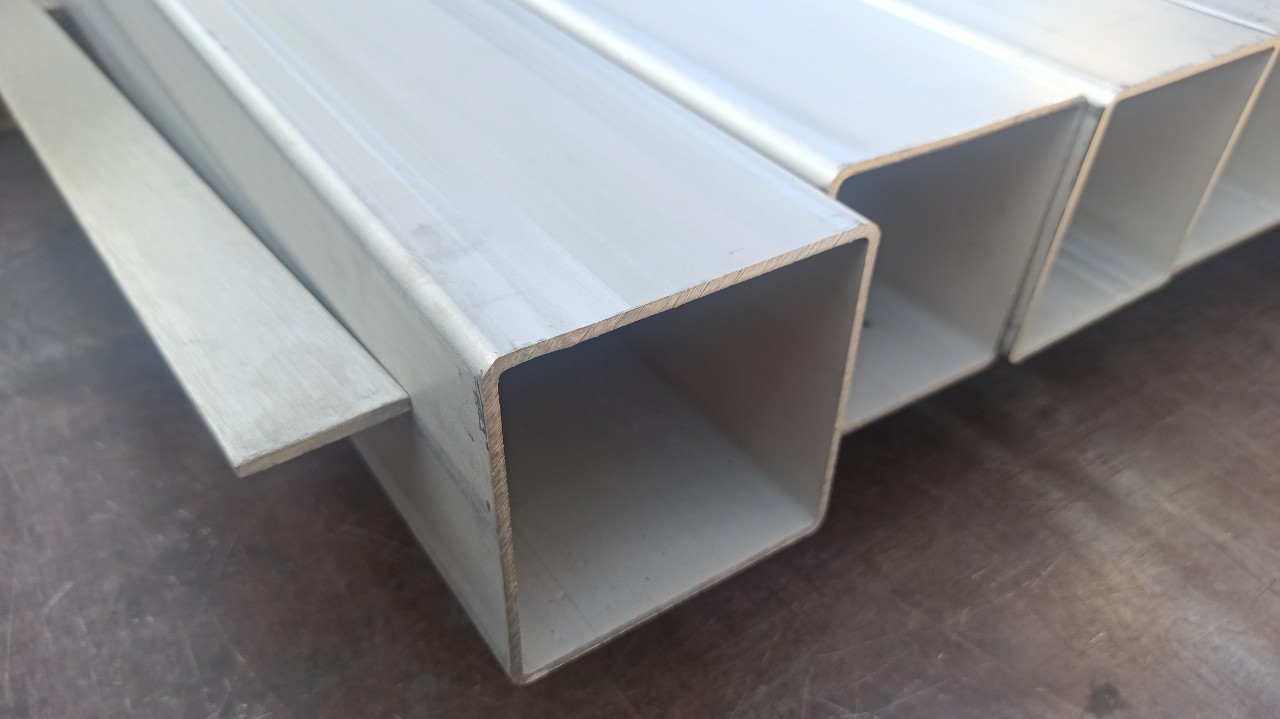 Giá inox 304 hộp, cung cấp bởi cửa hàng inox 304 Nam Thuận Lợi